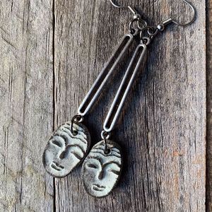Women's Earrings.